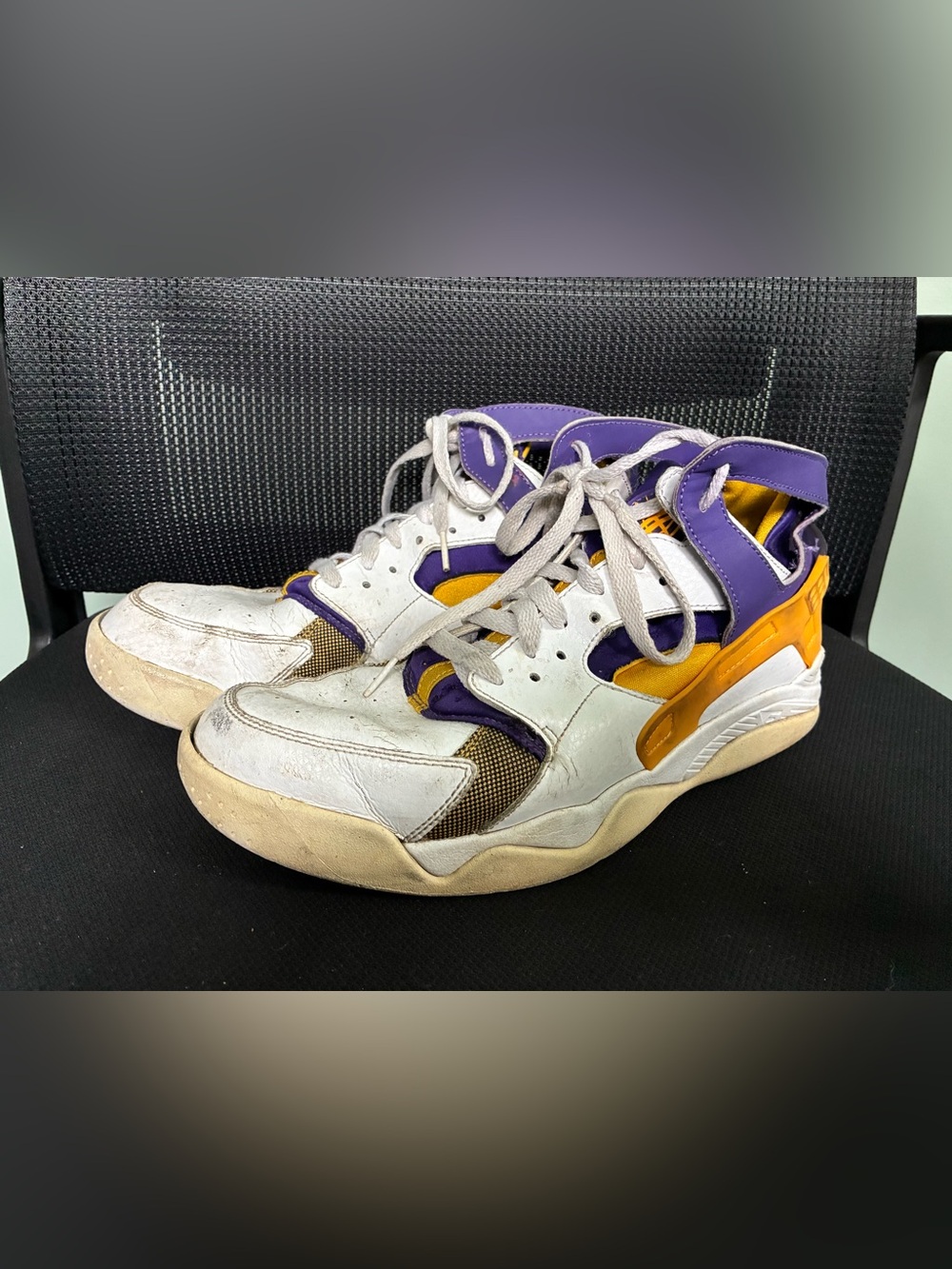 2015 Nike Air Flight Huarache Lakers sz 10.5 white purple gold as is